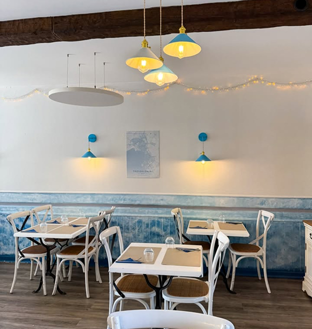 Salle du restaurant grec à Bourges dans le Cher 18